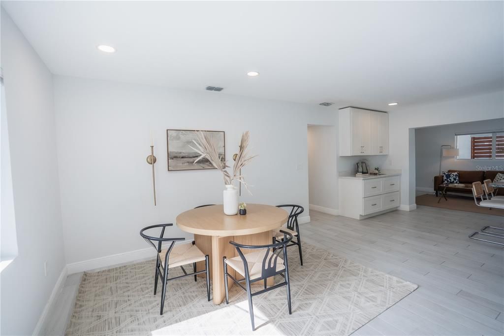 Activo con contrato: $564,999 (3 camas, 2 baños, 1693 Pies cuadrados)