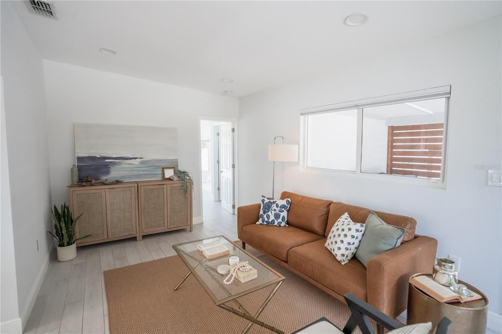 Activo con contrato: $564,999 (3 camas, 2 baños, 1693 Pies cuadrados)