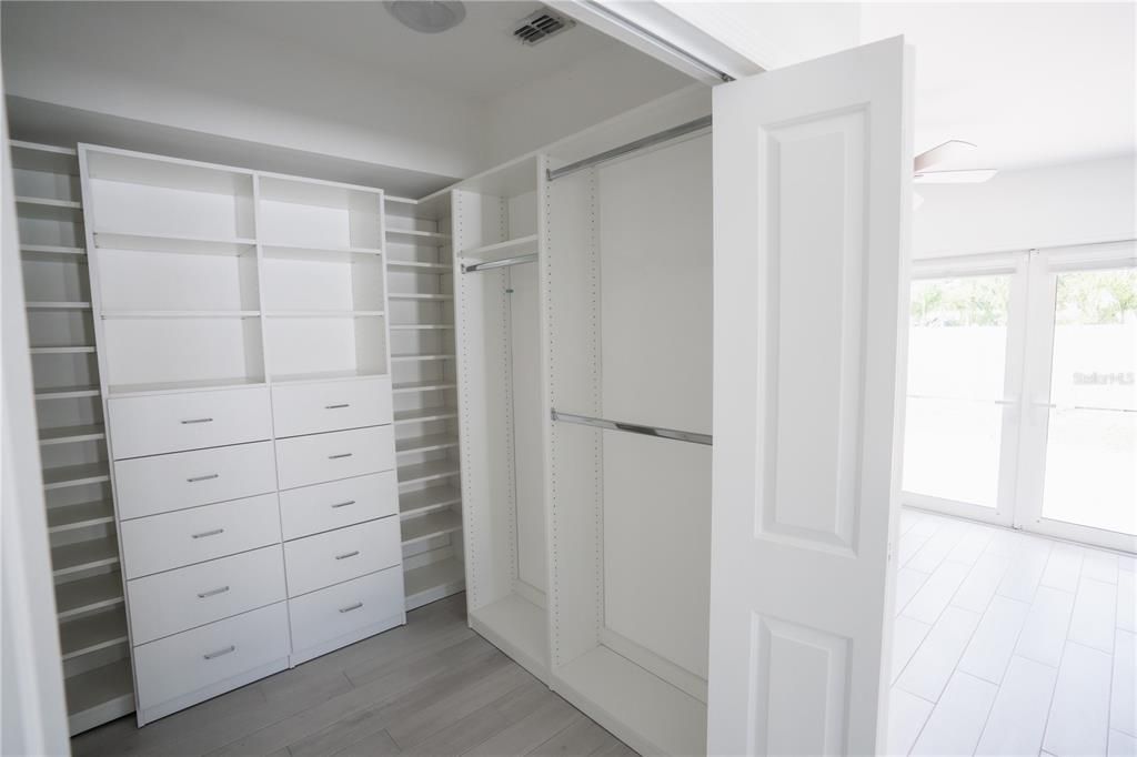 Activo con contrato: $564,999 (3 camas, 2 baños, 1693 Pies cuadrados)