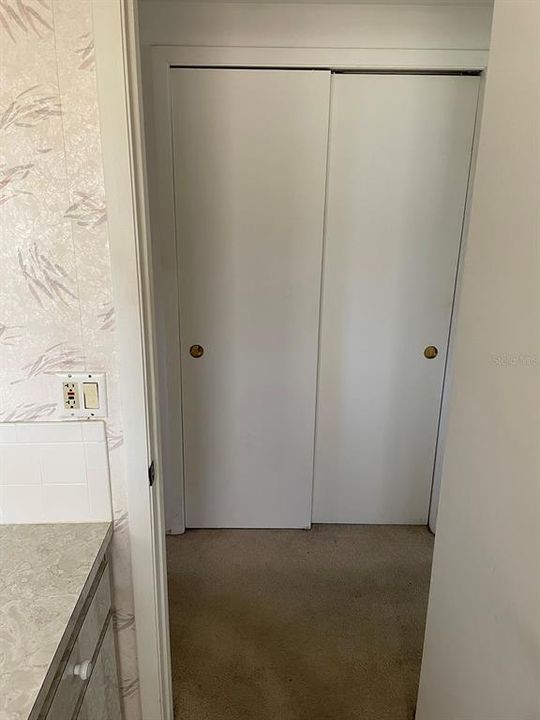 合同活跃: $229,900 (2 贝兹, 2 浴室, 1271 平方英尺)