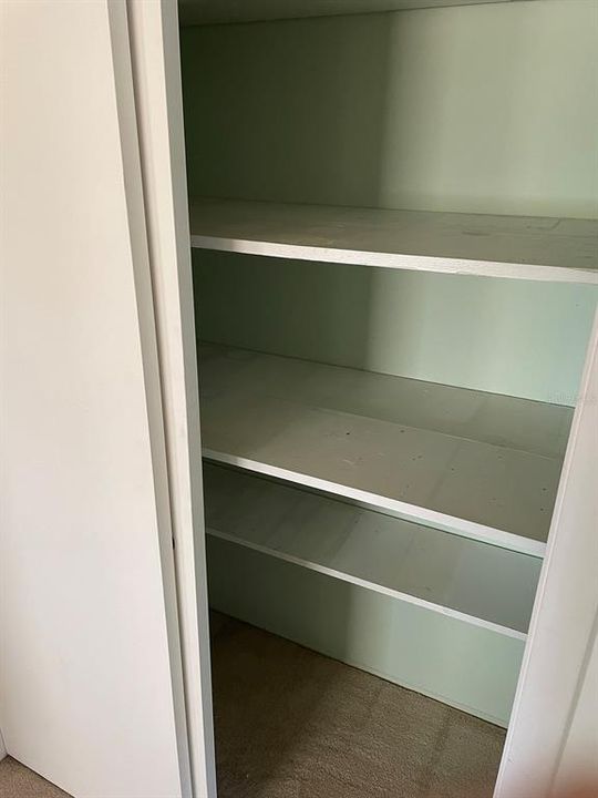 合同活跃: $229,900 (2 贝兹, 2 浴室, 1271 平方英尺)