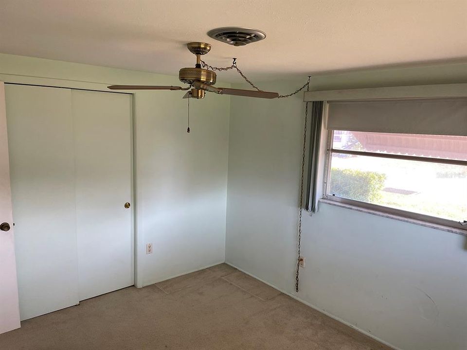 合同活跃: $229,900 (2 贝兹, 2 浴室, 1271 平方英尺)