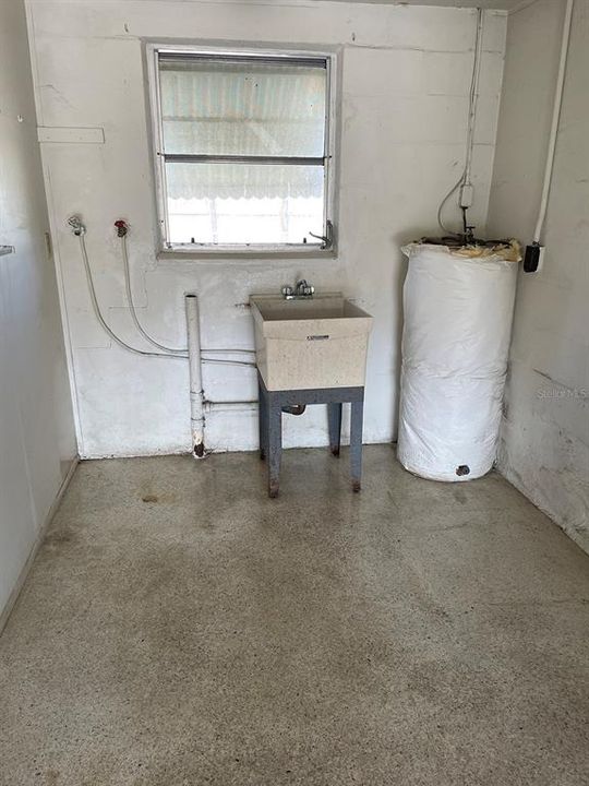 合同活跃: $229,900 (2 贝兹, 2 浴室, 1271 平方英尺)