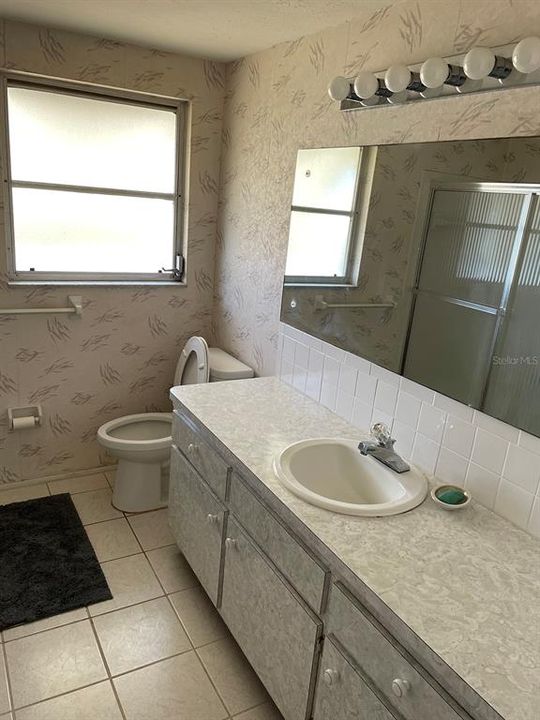 合同活跃: $229,900 (2 贝兹, 2 浴室, 1271 平方英尺)