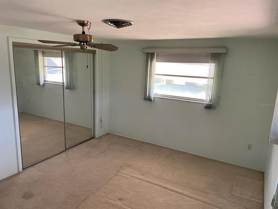 合同活跃: $229,900 (2 贝兹, 2 浴室, 1271 平方英尺)