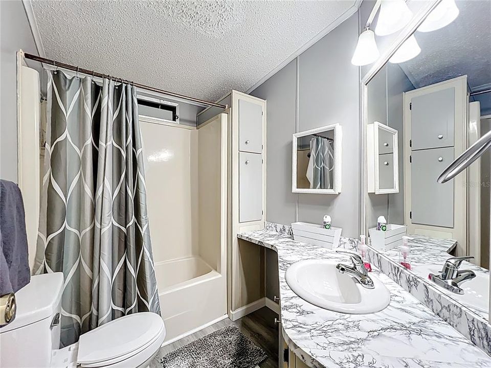 For Sale: $220,000 (3 beds, 2 baths, 1524 Square Feet)