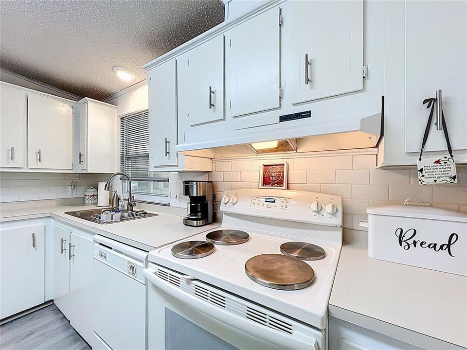 For Sale: $220,000 (3 beds, 2 baths, 1524 Square Feet)