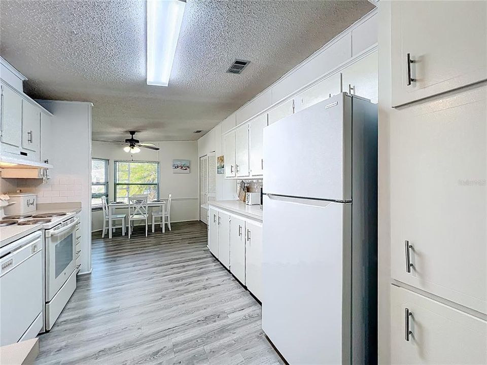 For Sale: $220,000 (3 beds, 2 baths, 1524 Square Feet)