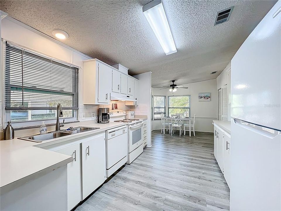 For Sale: $220,000 (3 beds, 2 baths, 1524 Square Feet)