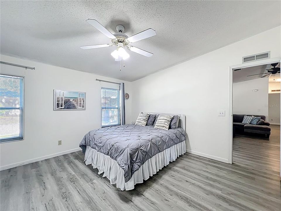 For Sale: $220,000 (3 beds, 2 baths, 1524 Square Feet)