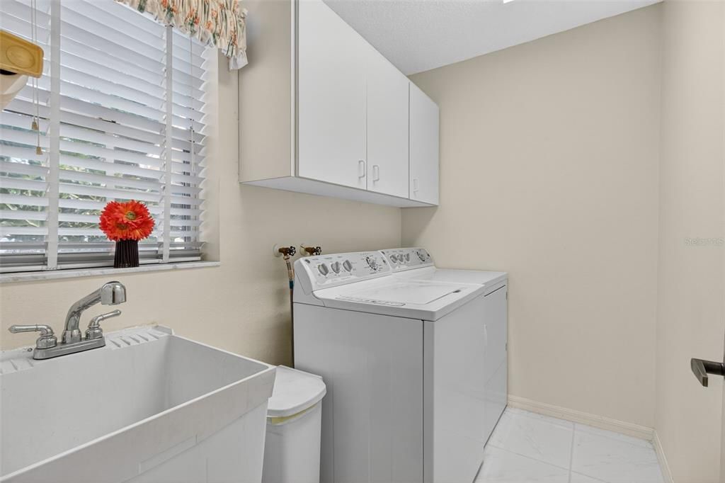 For Sale: $345,000 (2 beds, 2 baths, 1325 Square Feet)