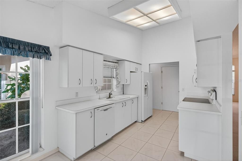 For Sale: $345,000 (2 beds, 2 baths, 1325 Square Feet)