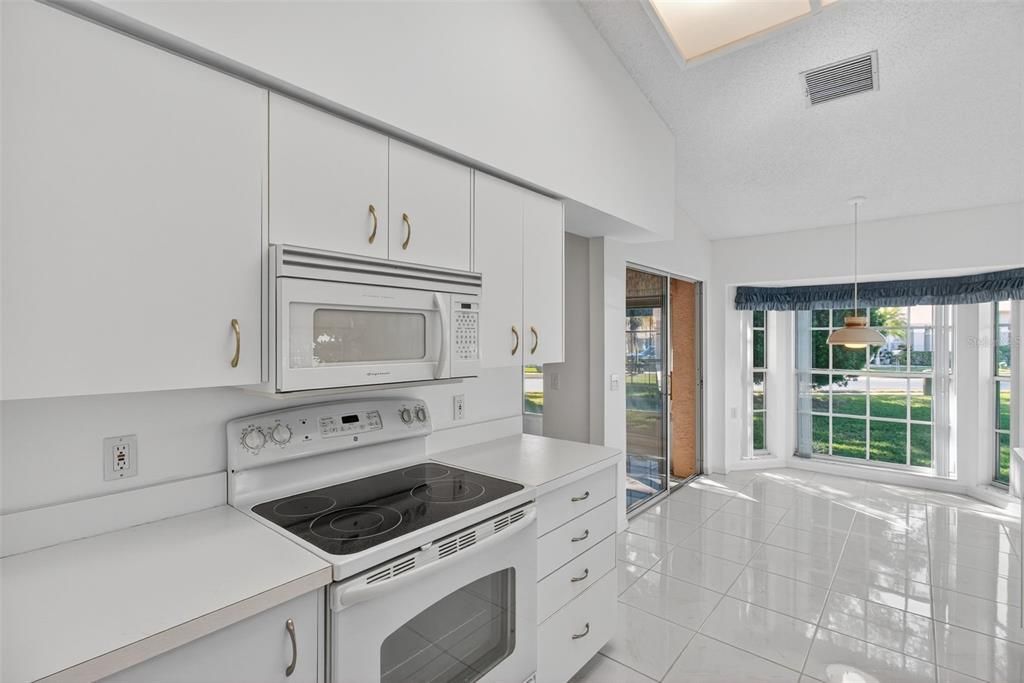 For Sale: $345,000 (2 beds, 2 baths, 1325 Square Feet)