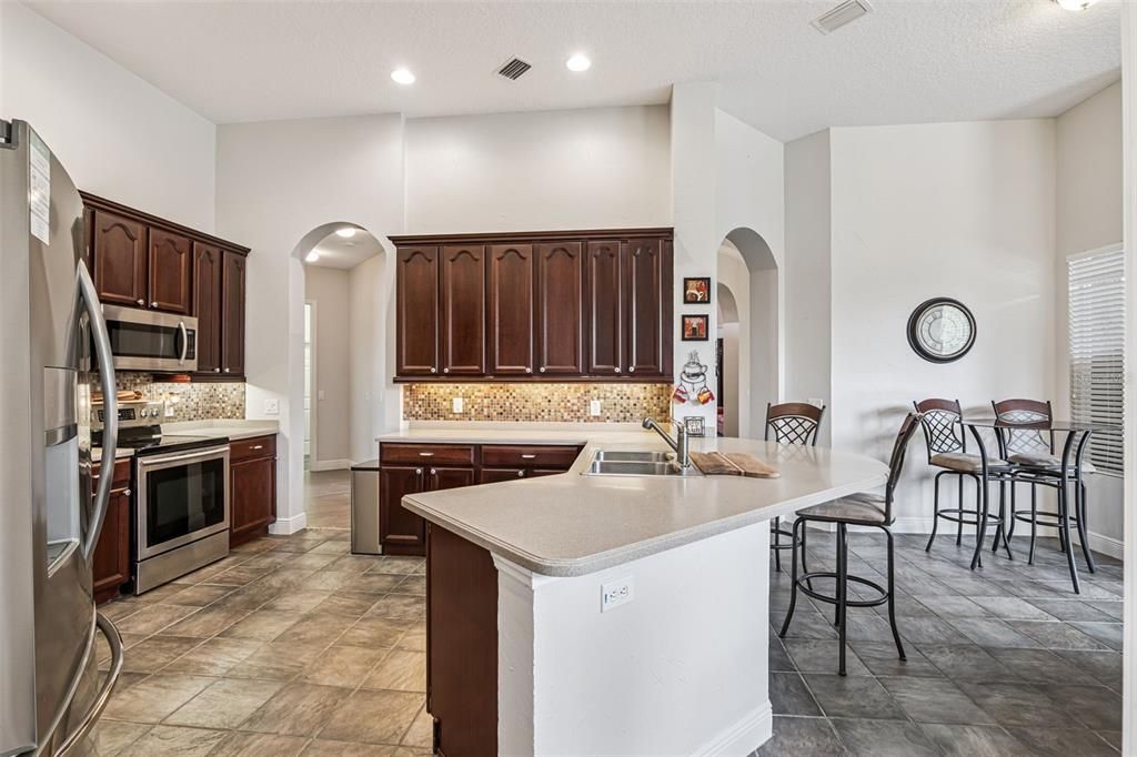 For Sale: $715,000 (4 beds, 3 baths, 2574 Square Feet)