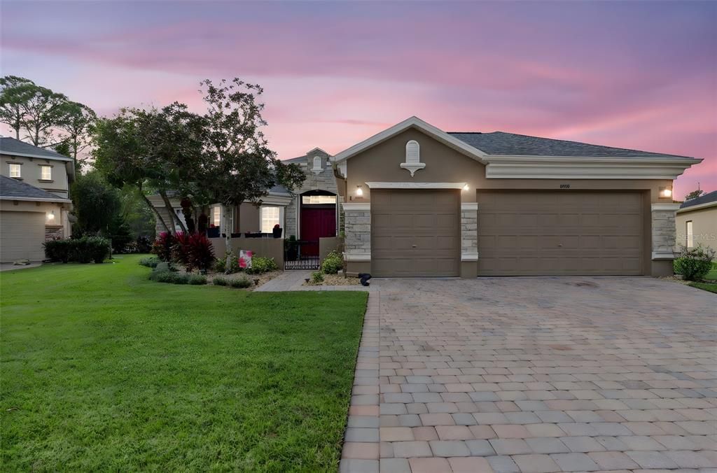 For Sale: $715,000 (4 beds, 3 baths, 2574 Square Feet)