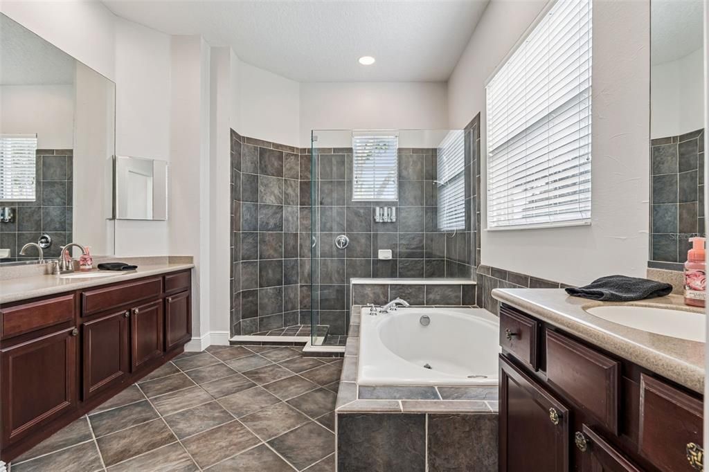 For Sale: $715,000 (4 beds, 3 baths, 2574 Square Feet)