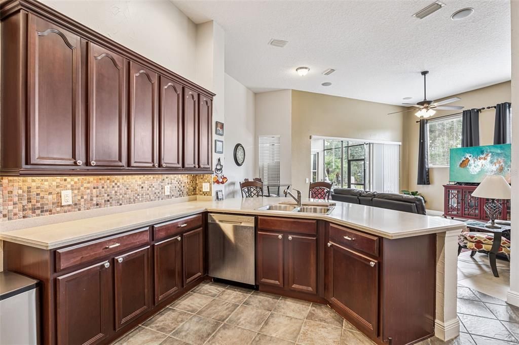 For Sale: $715,000 (4 beds, 3 baths, 2574 Square Feet)