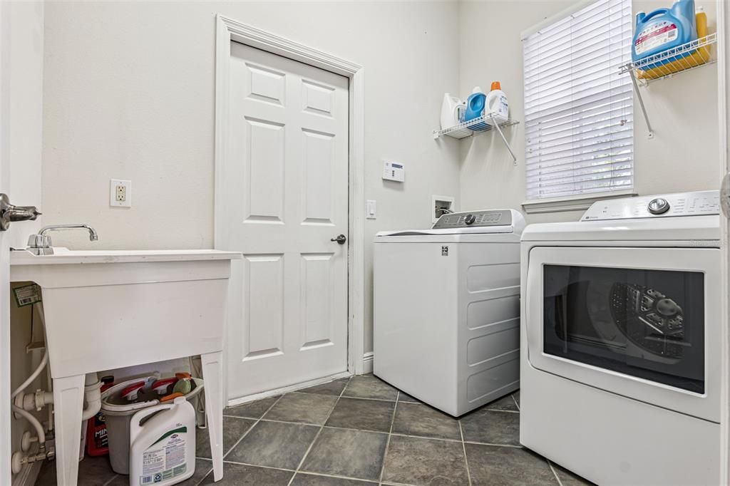 For Sale: $715,000 (4 beds, 3 baths, 2574 Square Feet)