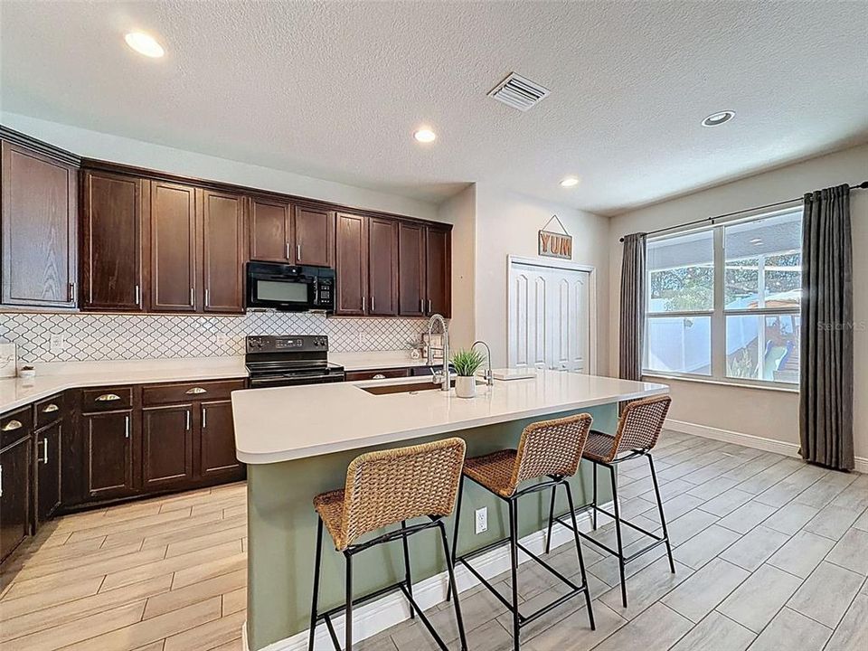 For Sale: $399,900 (3 beds, 2 baths, 2085 Square Feet)