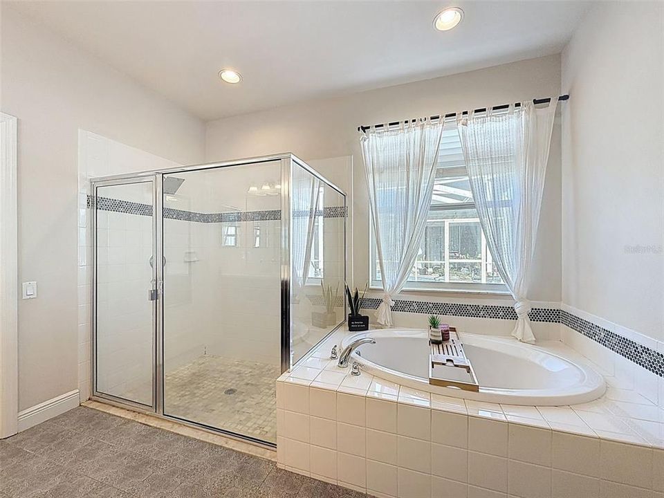 For Sale: $399,900 (3 beds, 2 baths, 2085 Square Feet)