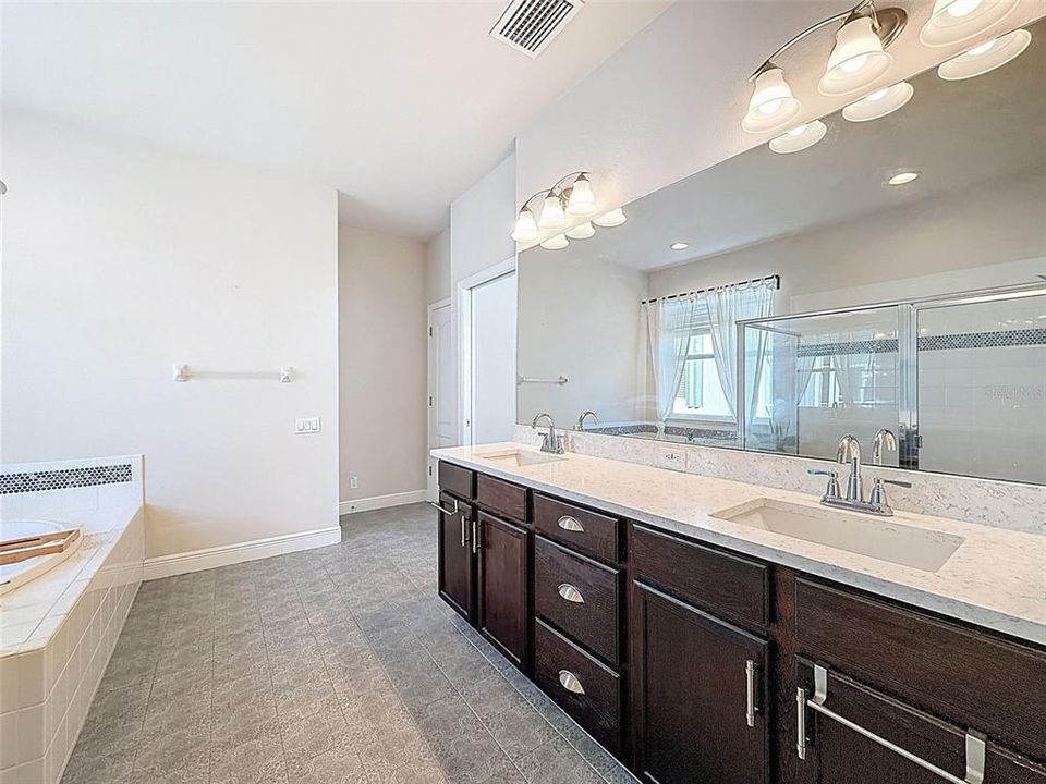 For Sale: $399,900 (3 beds, 2 baths, 2085 Square Feet)