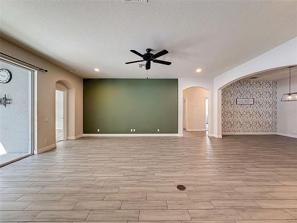 For Sale: $399,900 (3 beds, 2 baths, 2085 Square Feet)