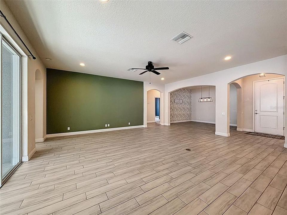 For Sale: $399,900 (3 beds, 2 baths, 2085 Square Feet)