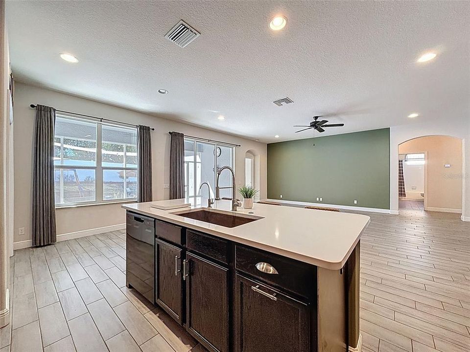 For Sale: $399,900 (3 beds, 2 baths, 2085 Square Feet)