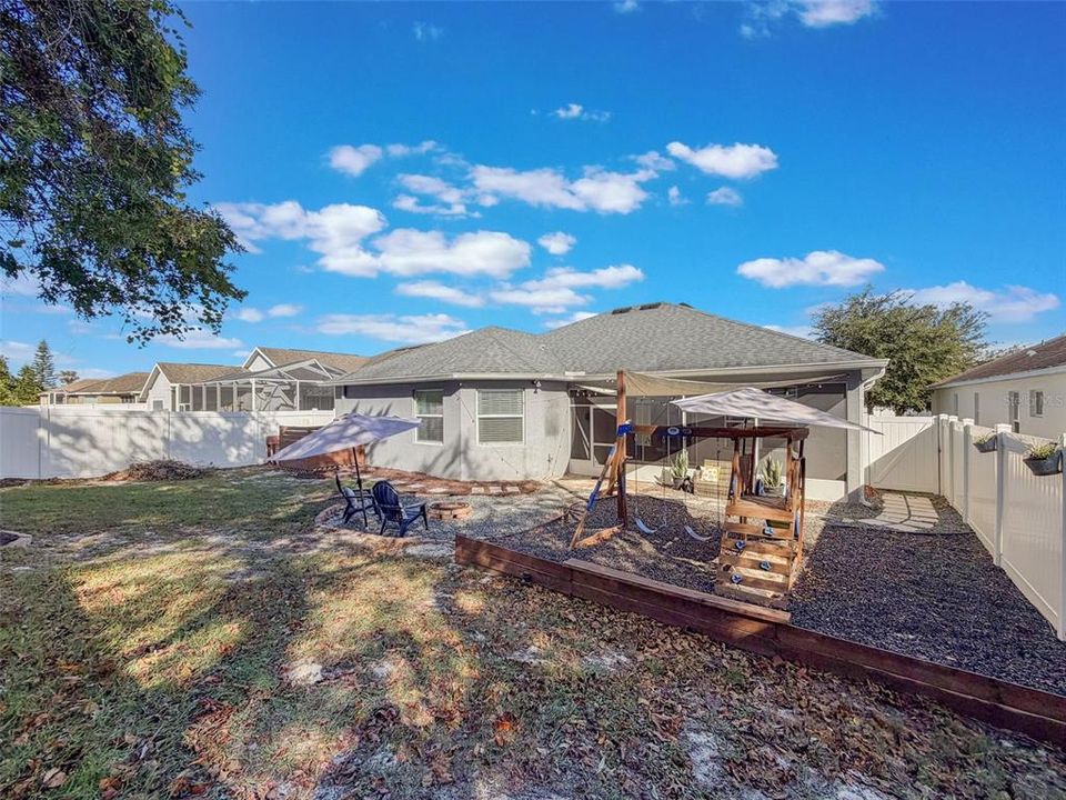 For Sale: $399,900 (3 beds, 2 baths, 2085 Square Feet)