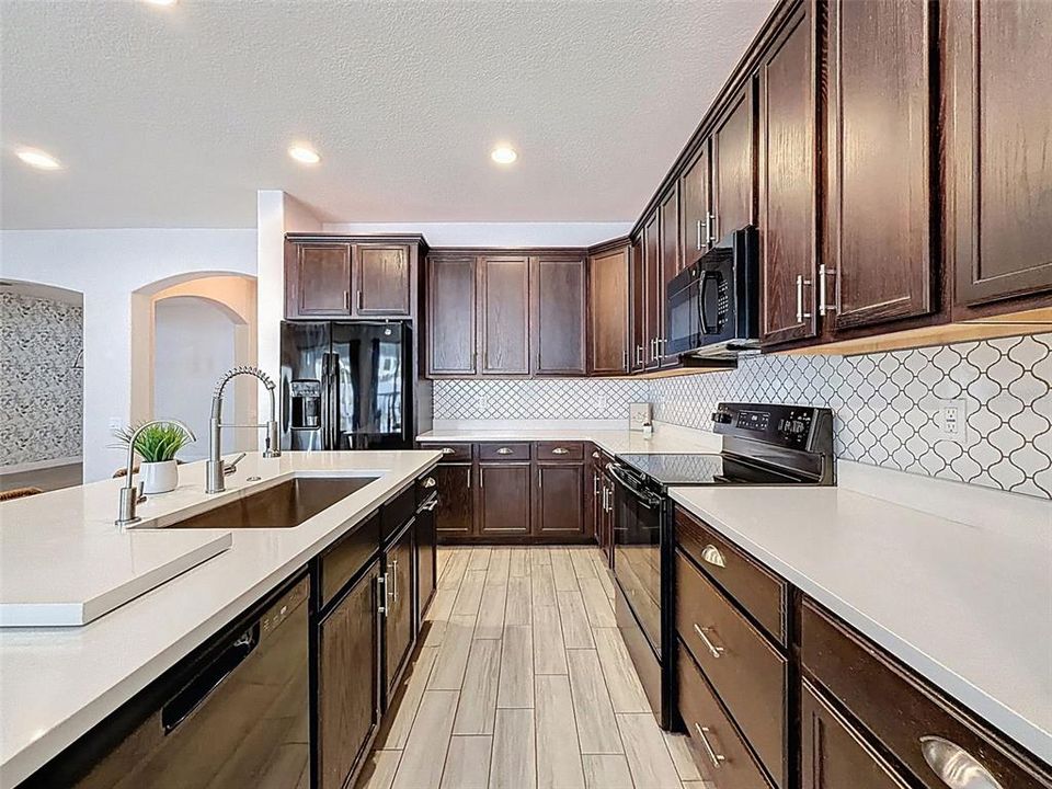 For Sale: $399,900 (3 beds, 2 baths, 2085 Square Feet)