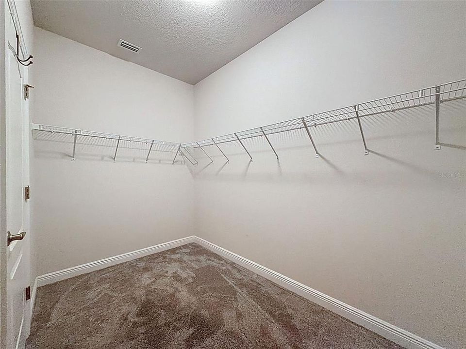 For Sale: $399,900 (3 beds, 2 baths, 2085 Square Feet)