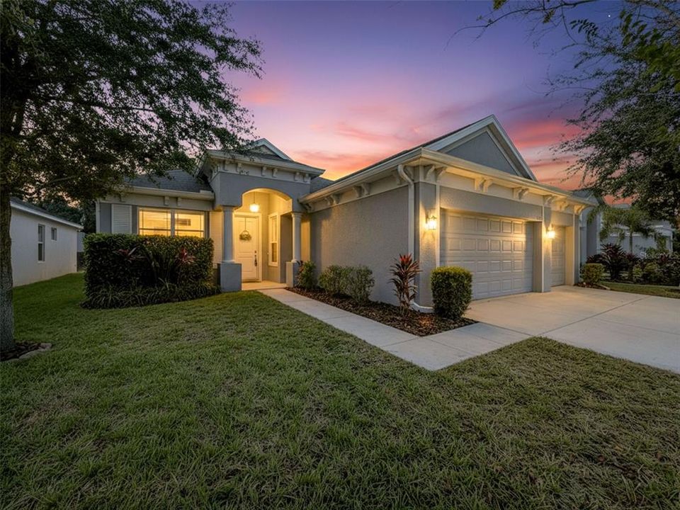 For Sale: $399,900 (3 beds, 2 baths, 2085 Square Feet)