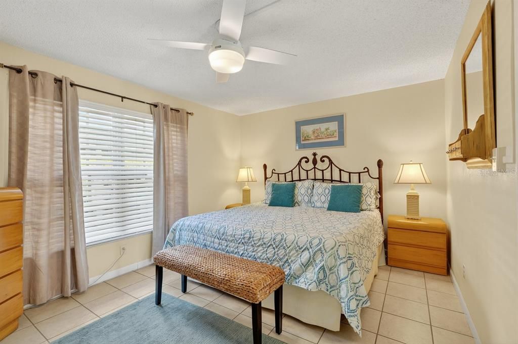 For Sale: $349,900 (1 beds, 1 baths, 636 Square Feet)