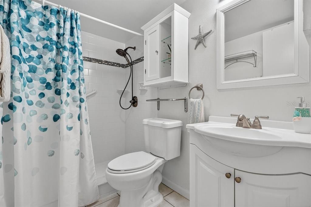 For Sale: $349,900 (1 beds, 1 baths, 636 Square Feet)