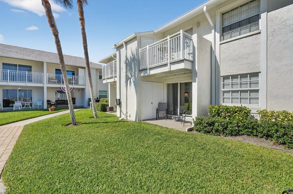 For Sale: $349,900 (1 beds, 1 baths, 636 Square Feet)