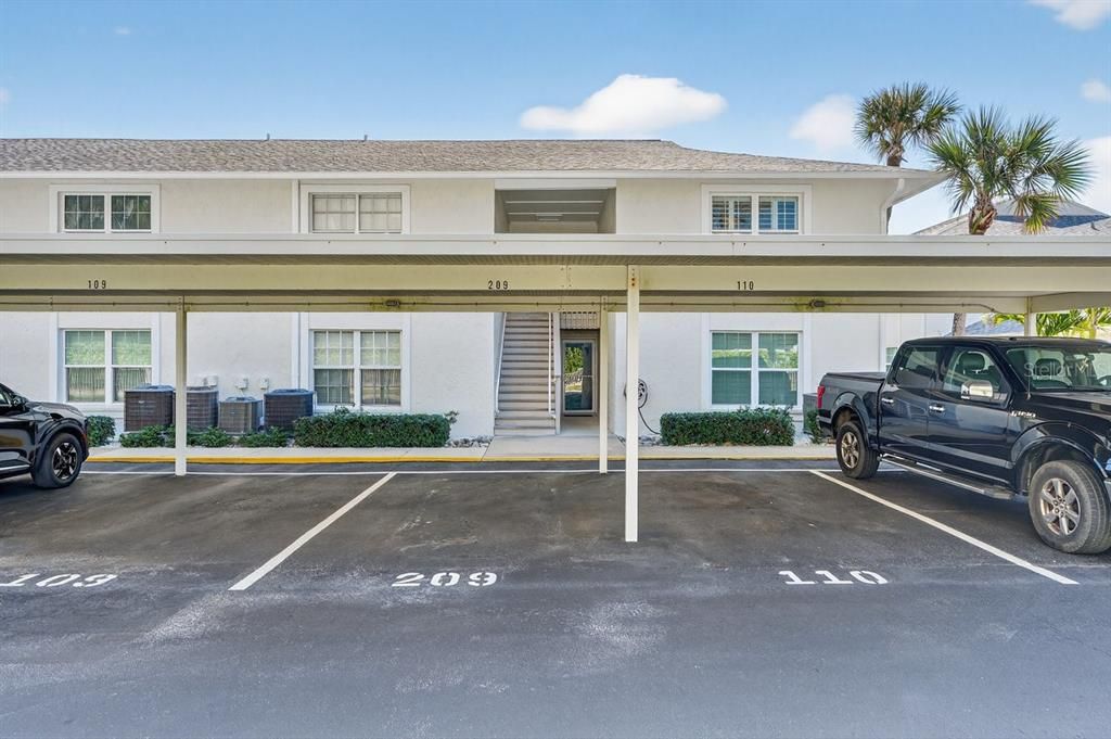 For Sale: $349,900 (1 beds, 1 baths, 636 Square Feet)