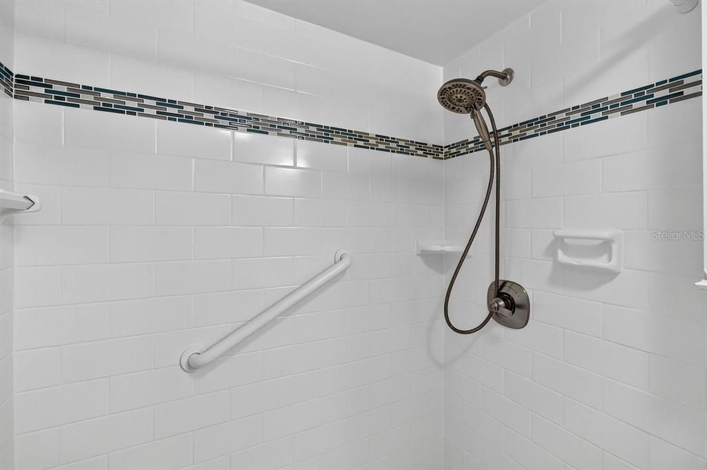 For Sale: $349,900 (1 beds, 1 baths, 636 Square Feet)