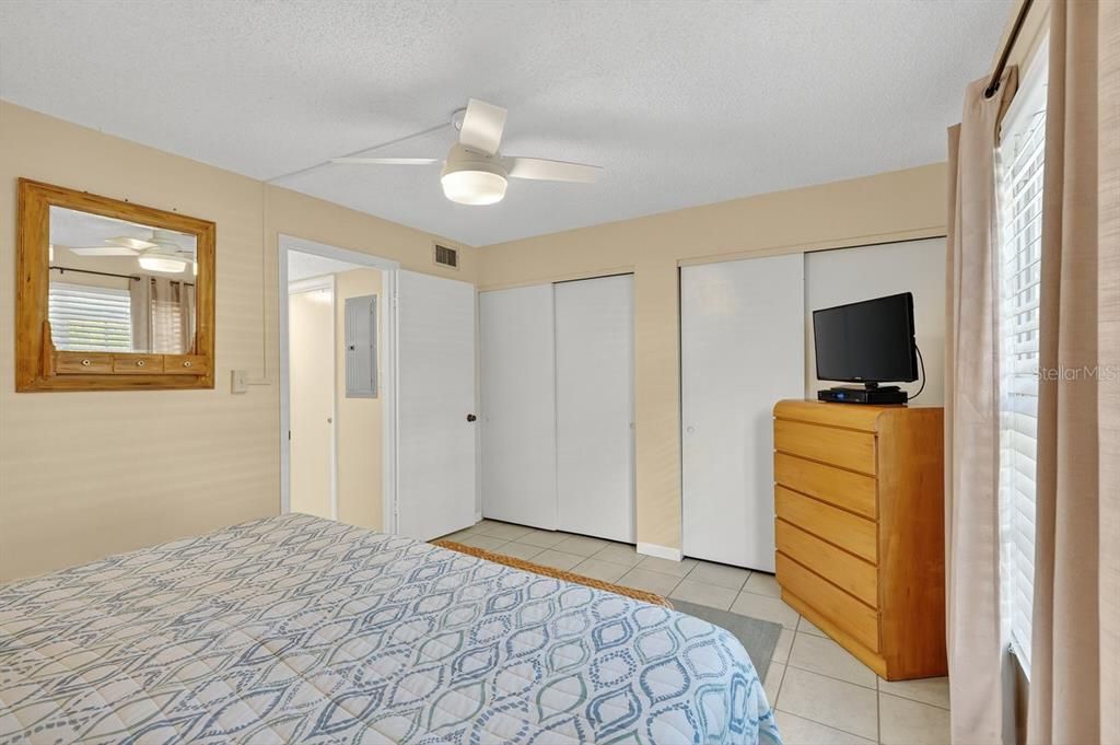 For Sale: $349,900 (1 beds, 1 baths, 636 Square Feet)