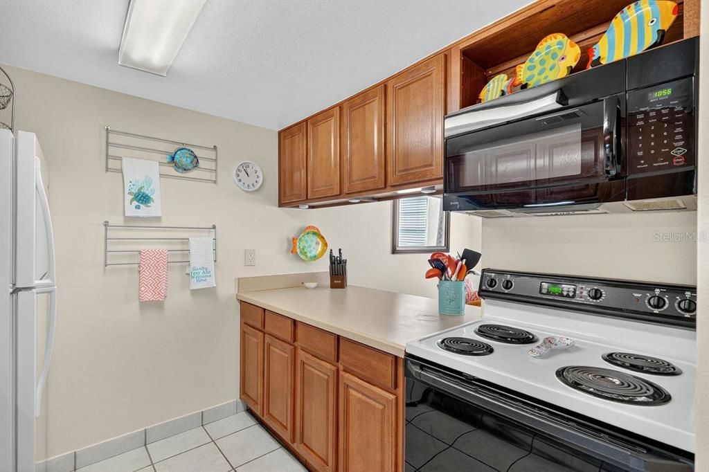 For Sale: $349,900 (1 beds, 1 baths, 636 Square Feet)