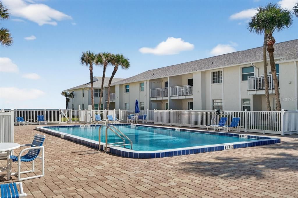 For Sale: $349,900 (1 beds, 1 baths, 636 Square Feet)