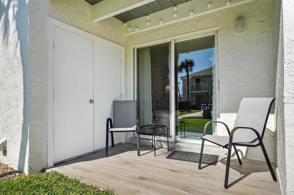 For Sale: $349,900 (1 beds, 1 baths, 636 Square Feet)