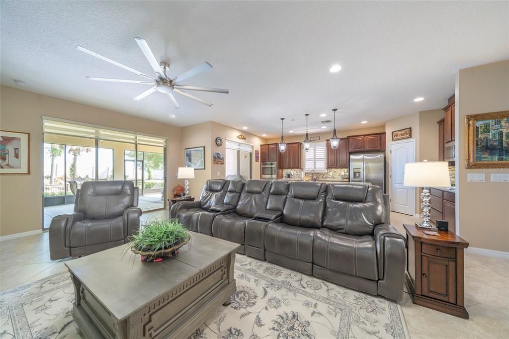 En Venta: $529,995 (3 camas, 3 baños, 2287 Pies cuadrados)