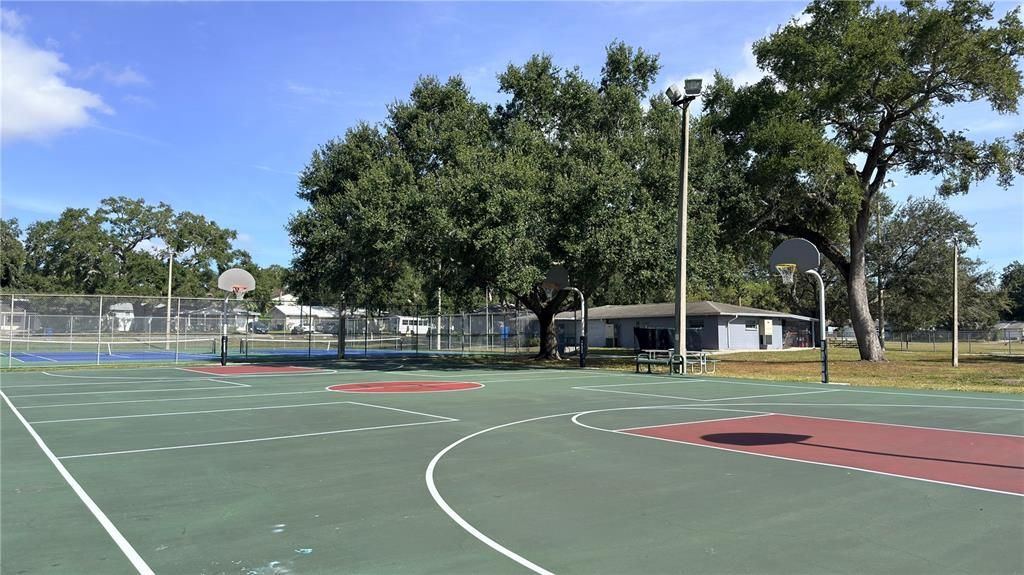 На продажу: $399,900 (4 спален, 2 ванн, 1495 Квадратных фут)