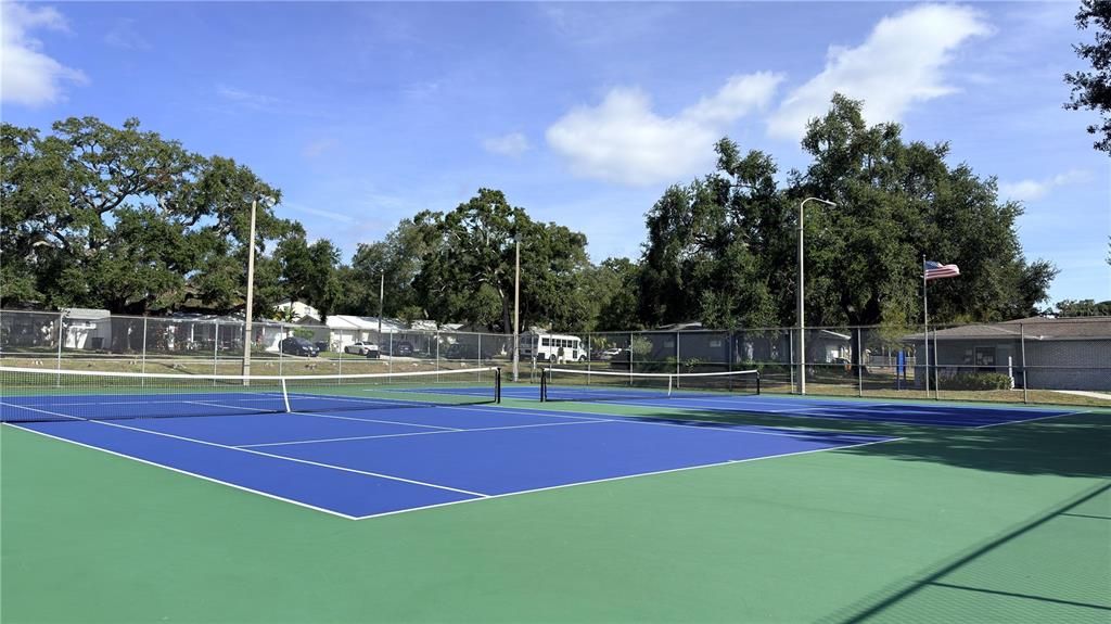 На продажу: $399,900 (4 спален, 2 ванн, 1495 Квадратных фут)