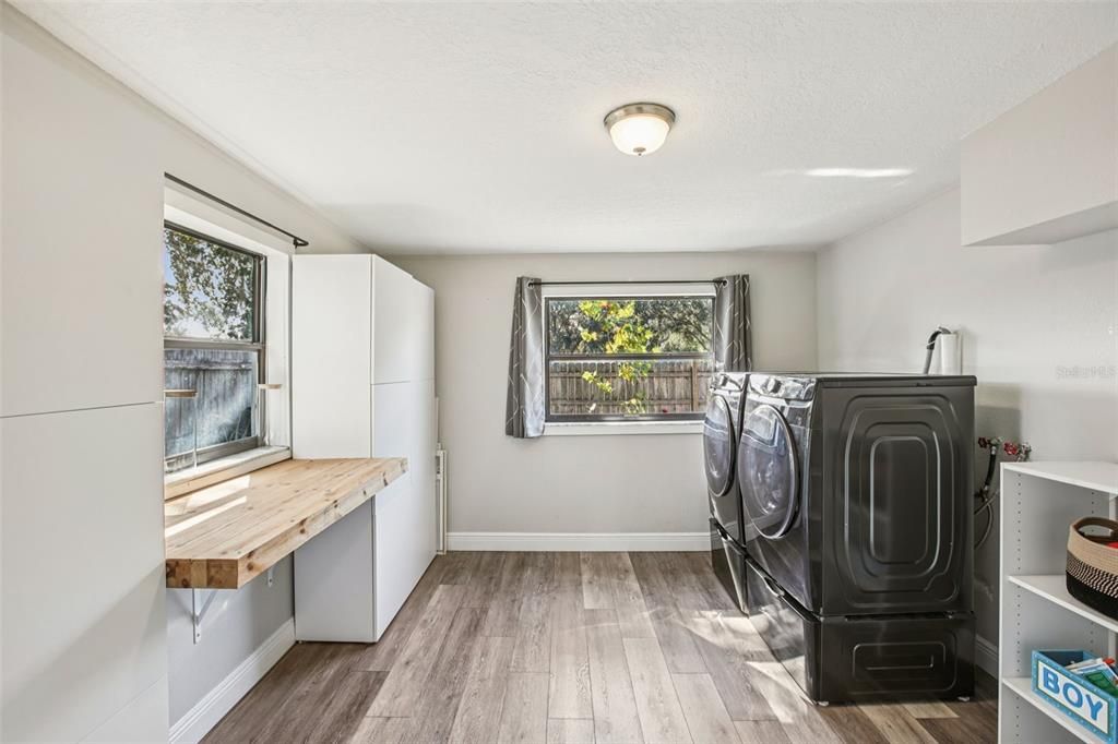 На продажу: $399,900 (4 спален, 2 ванн, 1495 Квадратных фут)