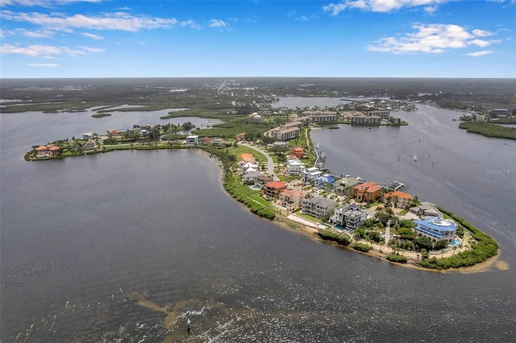 На продажу: $174,999 (2 спален, 2 ванн, 1025 Квадратных фут)