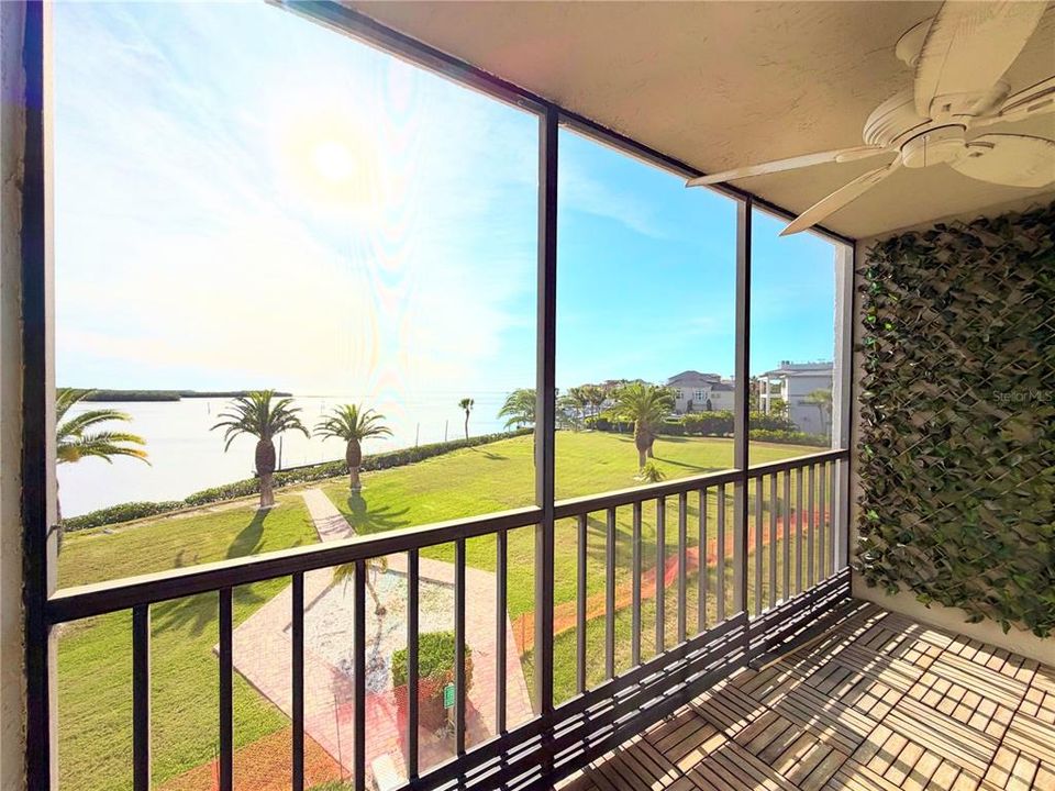 На продажу: $174,999 (2 спален, 2 ванн, 1025 Квадратных фут)