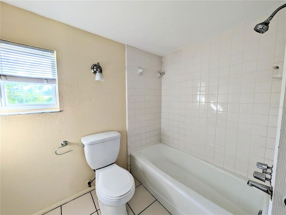 出租: $1,425 (1 贝兹, 2 浴室, 725 平方英尺)