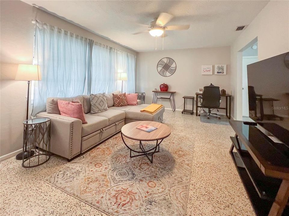 For Rent: $1,995 (2 beds, 2 baths, 1212 Square Feet)