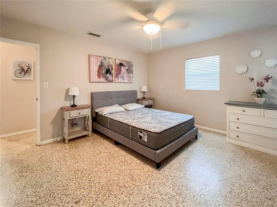 For Rent: $1,995 (2 beds, 2 baths, 1212 Square Feet)